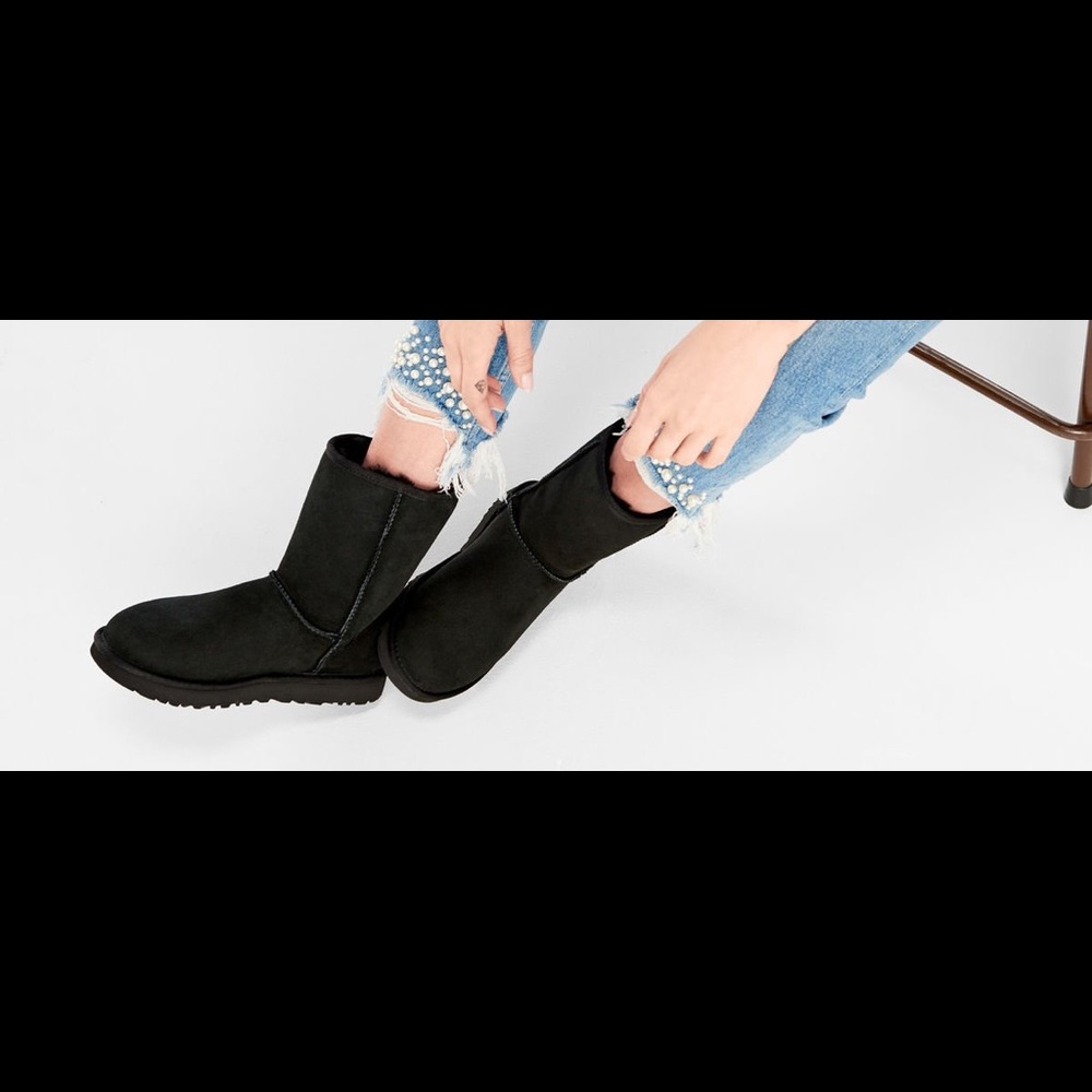 Short Black Classic Ugg Boots